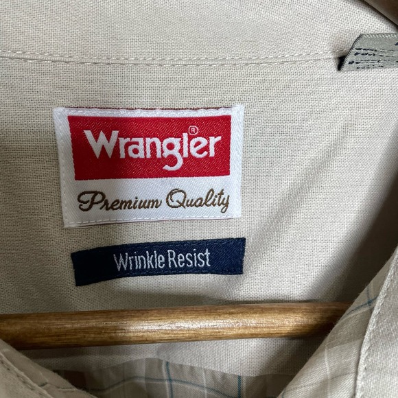 Wrangler Premium Quality Brown Button Down Shirt Size L - Picture 2 of 3